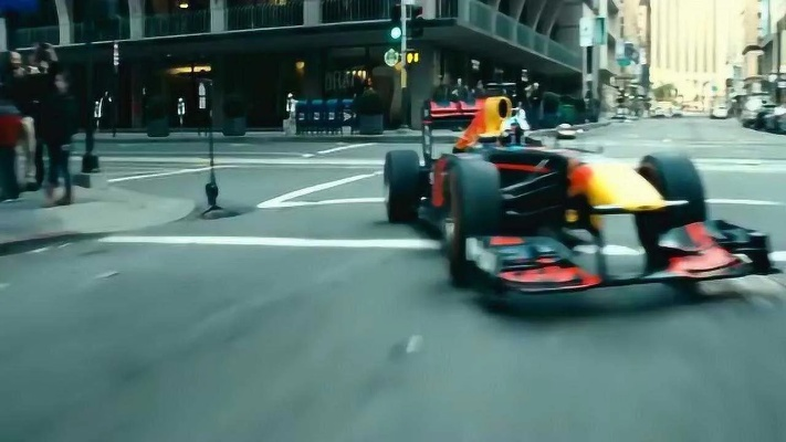 F1赛车上公路视频亲身体验速度与激情-第2张图片-www.211178.com_果博福布斯